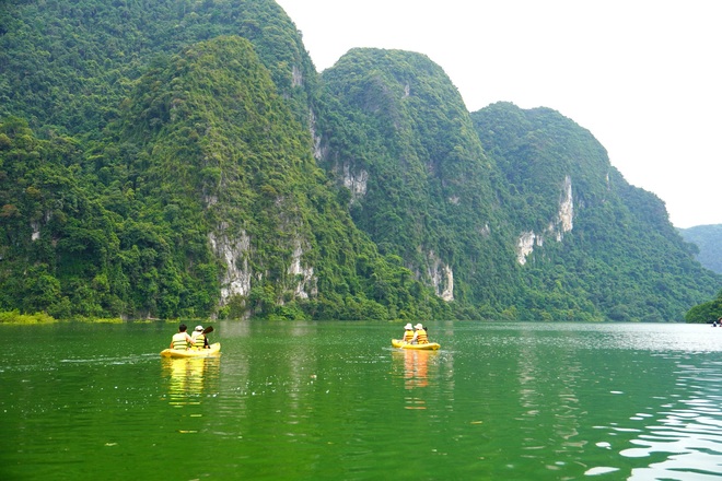 Đến thảo nguyên Đồng Lâm chèo kayak, bơi lội, trút bỏ hết mọi tâm tư muộn phiền - Ảnh 2.