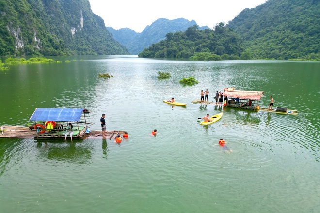 Đến thảo nguyên Đồng Lâm chèo kayak, bơi lội, trút bỏ hết mọi tâm tư muộn phiền - Ảnh 2.