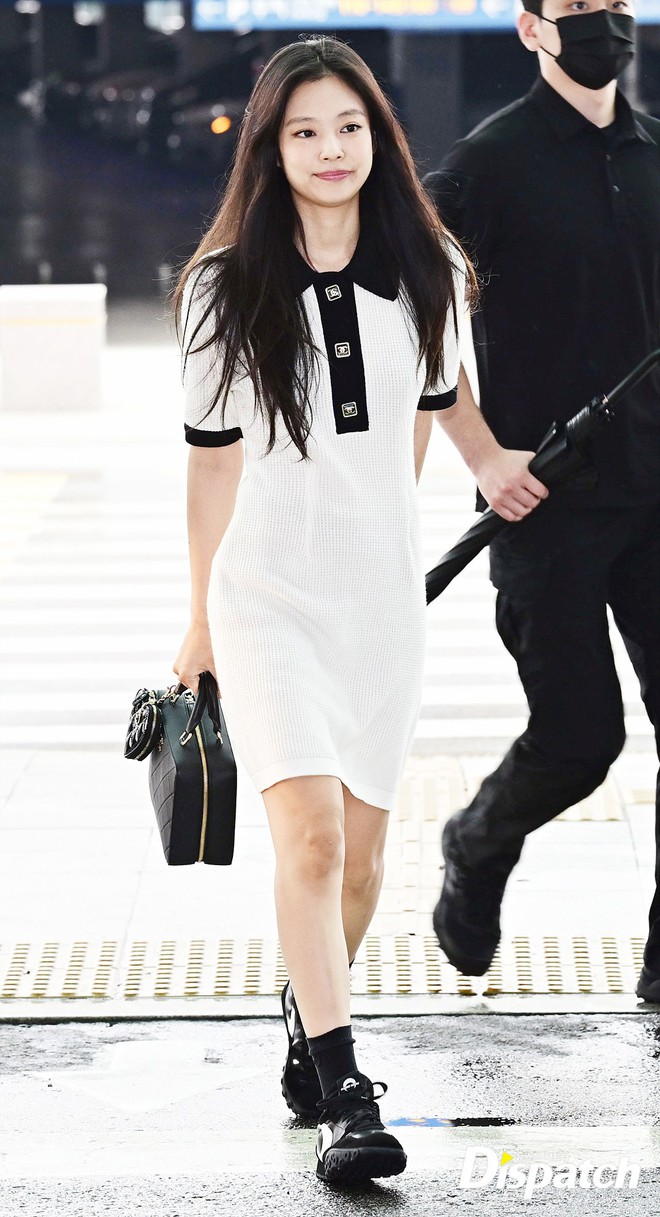 Jennie lần đầu lộ diện sau khi ngầm x&aacute;c nhận hẹn h&ograve; V (BTS), nhan sắc v&agrave; biểu cảm chiếm trọn spotlight - Ảnh 6.