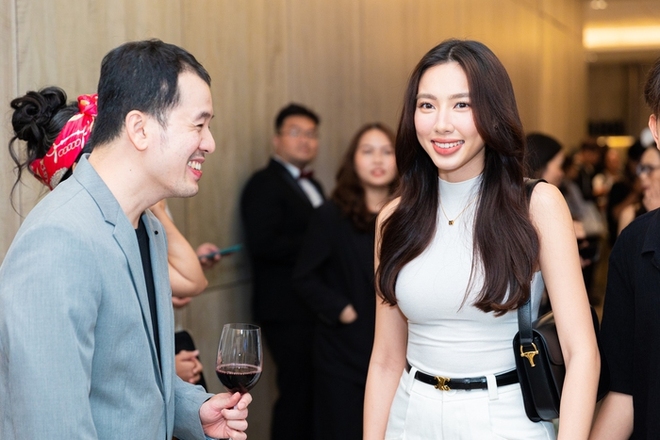Đạo diễn Trần Anh Hùng cùng vợ con gặp gỡ dàn ngọc nữ điện ảnh Việt sau thắng lớn tại Cannes - Ảnh 6.