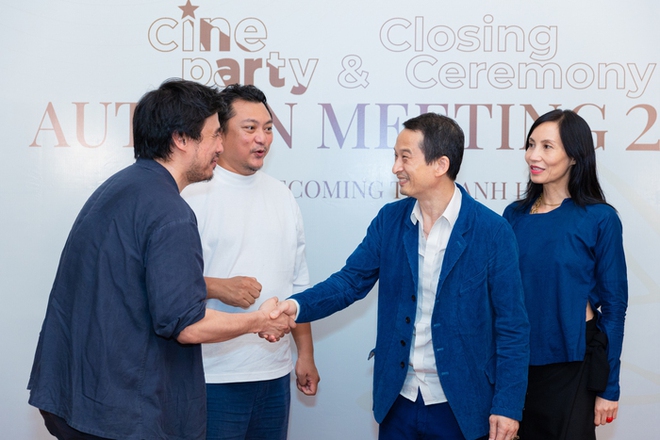 Đạo diễn Trần Anh Hùng cùng vợ con gặp gỡ dàn ngọc nữ điện ảnh Việt sau thắng lớn tại Cannes - Ảnh 4.