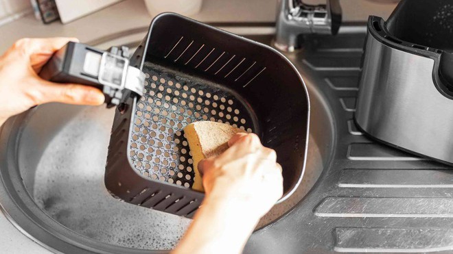 Tận dụng tối đa khả năng tiết kiệm điện của nồi chiên không dầu bằng 6 mẹo nhỏ - Ảnh 2.