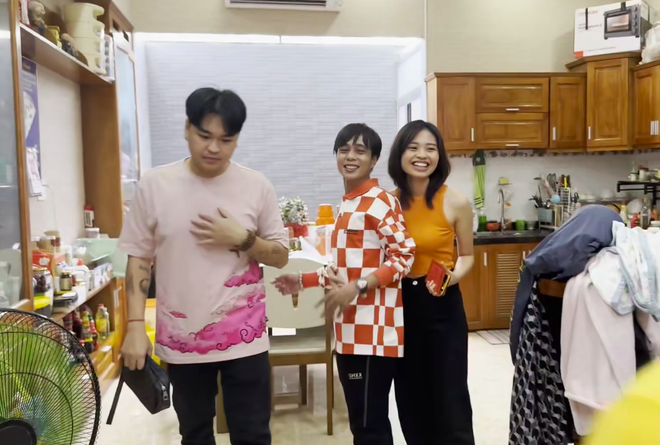 Lê Lộc lộ vòng 2 lùm lùm, vướng nghi vấn đã mang thai với Tuấn Dũng - Ảnh 5. Lê Lộc lộ vòng 2 lùm lùm, vướng nghi vấn đã mang thai với Tuấn Dũng - Ảnh 5.