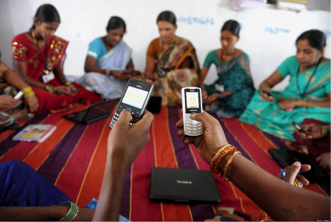 Ấn Độ có điện thoại di động kết nối Internet, giá chỉ 290.000 đồng - Ảnh 1.
