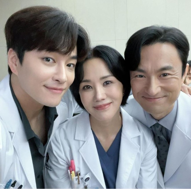 Minh tinh Doctor Cha khoe cơ bụng gây sốc ở tuổi 53, đến chị đại Kim Hye Soo, Dara và dàn sao cũng phải ngỡ ngàng - Ảnh 6.