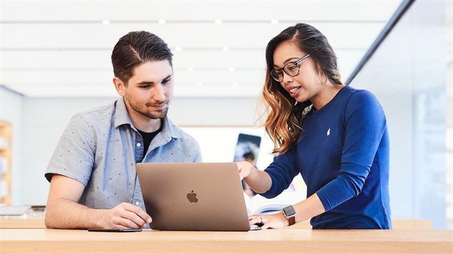 Bất ngờ với đặc điểm của 1 nhân viên bán hàng Apple lý tưởng được chuyên gia tiết lộ: Có hình xăm - Ảnh 1.