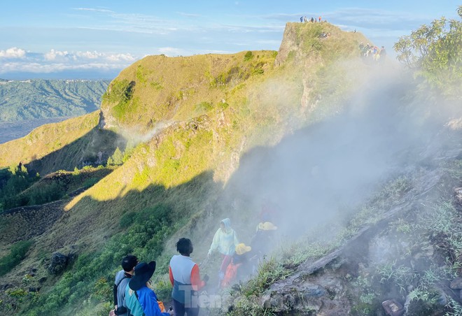 Săn mây, đón bình minh trên đỉnh núi lửa Batur - Ảnh 9.