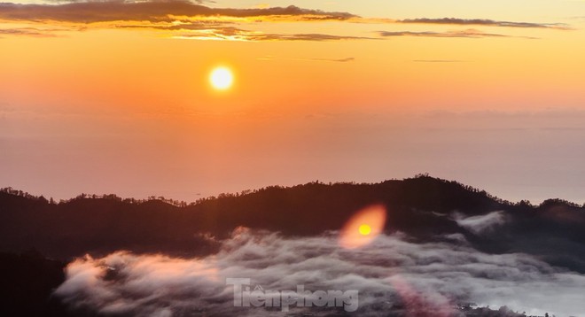 \&apos;Săn mây, đón bình minh\&apos; trên đỉnh núi lửa Batur - Ảnh 3.