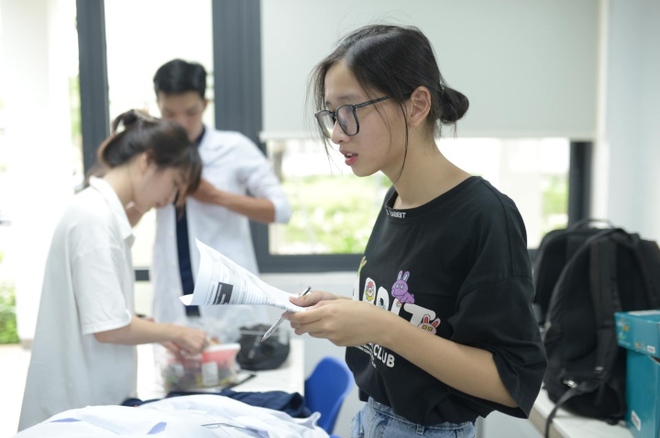 Nữ sinh cấp 2 bất ngờ nổi tiếng khi xuất hiện tr&ecirc;n s&oacute;ng truyền h&igrave;nh hiện tại ra sao? - Ảnh 4.