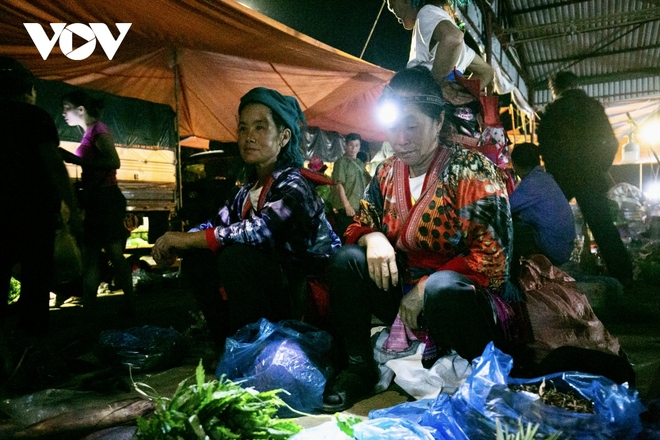Xem người Mông bán hàng live stream ở chợ đêm Tủa Chùa - Ảnh 6.