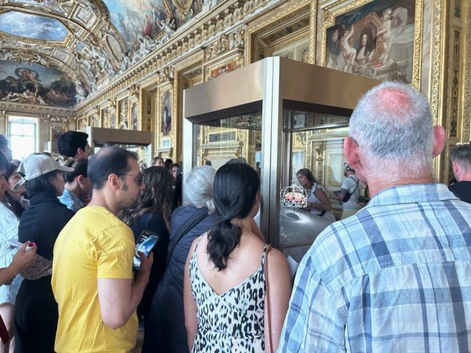 Thực tế phũ ph&agrave;ng khi gh&eacute; thăm bảo t&agrave;ng nổi tiếng nhất thế giới nơi trưng b&agrave;y bức tranh Mona Lisa - Ảnh 1.
