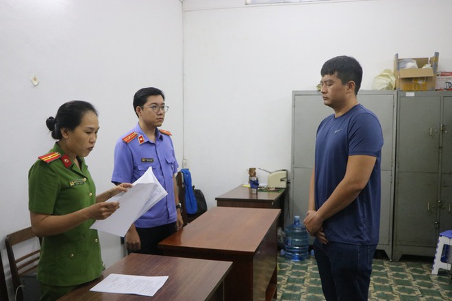 TPHCM: Khởi tố người hành hung bác sĩ Bệnh viện Gia Định sau 1 năm gây án - Ảnh 1.