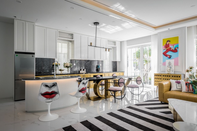 Ng&ocirc;i nh&agrave; rộng 280m&sup2; đẹp như bản giao hưởng nghệ thuật b&ecirc;n bờ biển Phan Thiết - Ảnh 9.