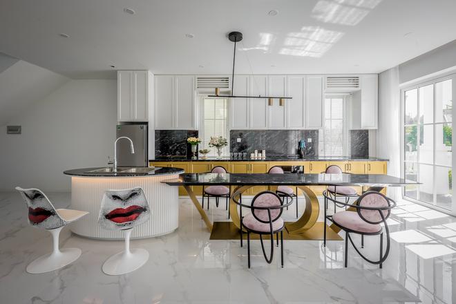 Ng&ocirc;i nh&agrave; rộng 280m&sup2; đẹp như bản giao hưởng nghệ thuật b&ecirc;n bờ biển Phan Thiết - Ảnh 8.
