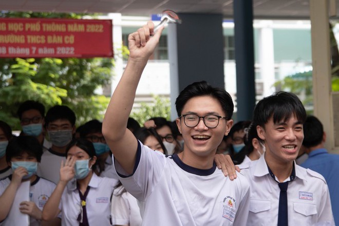 Lộ diện thủ khoa các khối thi năm nay: Nam Định, Hải Phòng, TPHCM... được gọi tên - Ảnh 1.