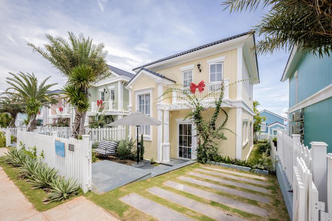 Ng&ocirc;i nh&agrave; rộng 280m&sup2; đẹp như bản giao hưởng nghệ thuật b&ecirc;n bờ biển Phan Thiết - Ảnh 1.