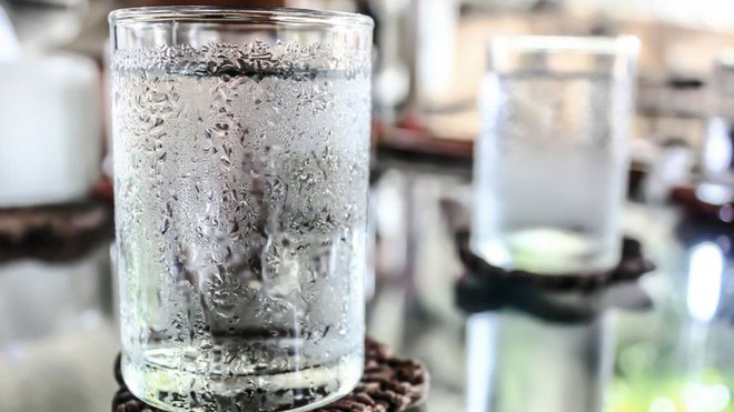 Bác sĩ khuyến cáo 3 loại nước tuyệt đối không được uống khi vừa ngủ dậy buổi sáng - Ảnh 2.
