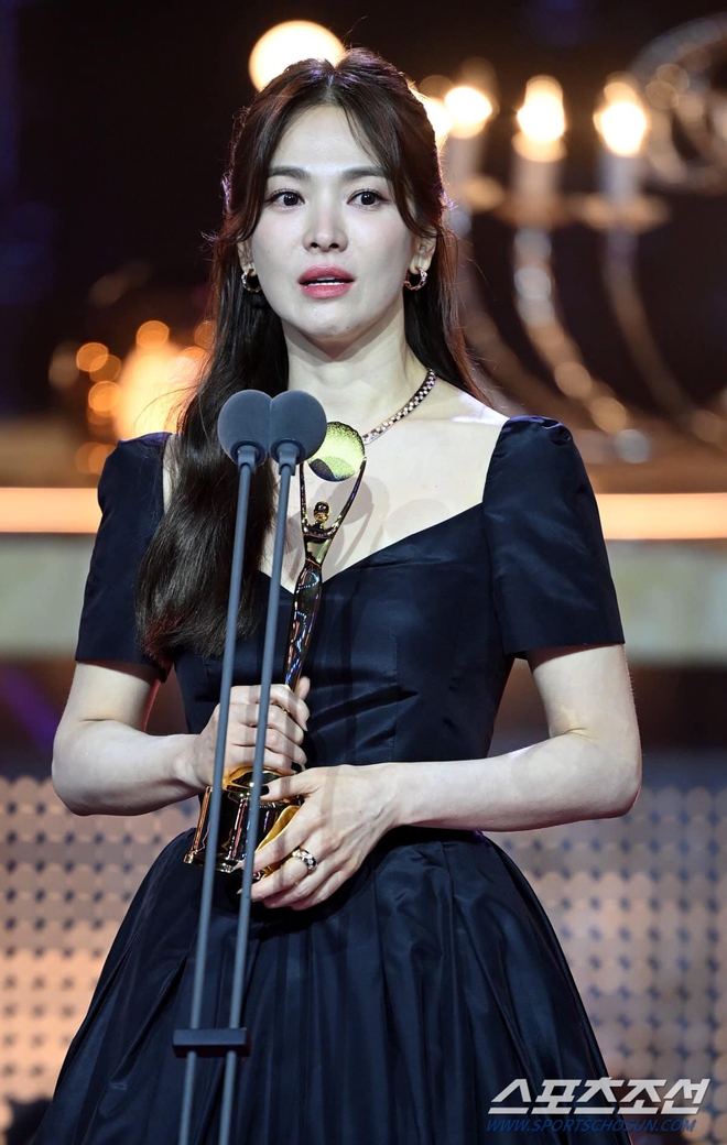 Kết quả giải truyền hình Rồng Xanh 2023: The Glory thua đau trước siêu phẩm Disney, Song Hye Kyo hạnh phúc nhất đêm - Ảnh 2.