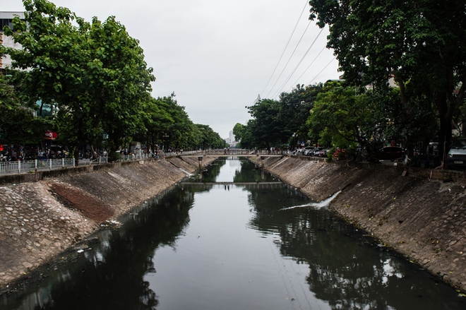 Hà Nội: Cận cảnh những con sông chết chuẩn bị được hồi sinh - Ảnh 2.