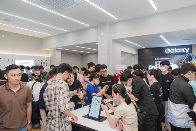 Không khí náo nhiệt trong ngày khai trương cửa hàng trải nghiệm Samsung SamCenter thứ 30 - Ảnh 3.