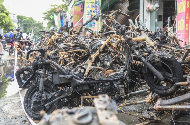 Nhân chứng kể lại giây phút kinh hoàng của vụ cháy nhà khiến 3 người tử vong ở Hà Nội - Ảnh 4.