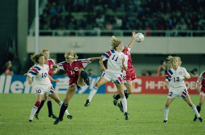 Cúp kẹo viên chưa biết: Những sự thú vị của kỳ World Cup nữ đầu tiên