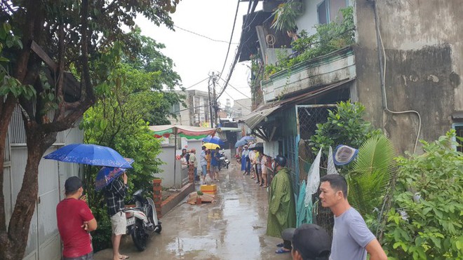 TPHCM: Thiếu ni&ecirc;n gục chết dưới trời mưa - Ảnh 1.