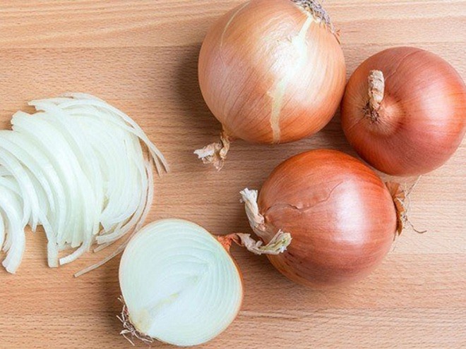 H&agrave;nh t&acirc;y gi&uacute;p giảm rụng t&oacute;c hiệu quả - Ảnh 1.