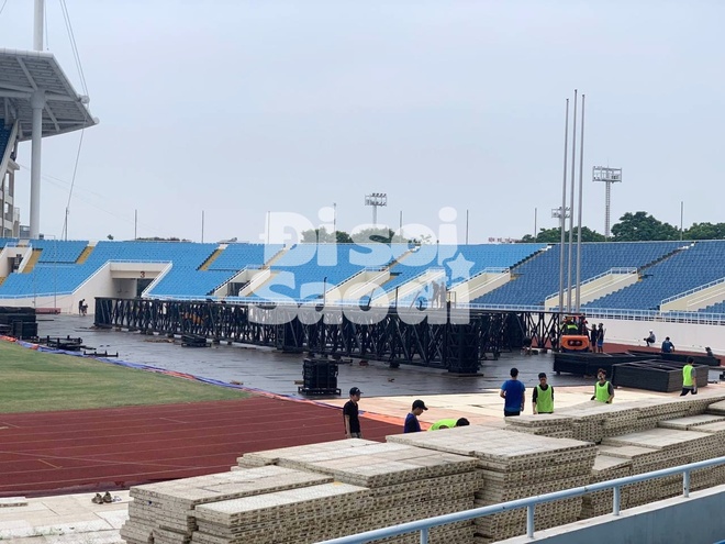 Sân khấu concert BLACKPINK tại Hà Nội chính thức được dựng khung, thực hư clip “test loa tại sân Mỹ Đình? - Ảnh 1.