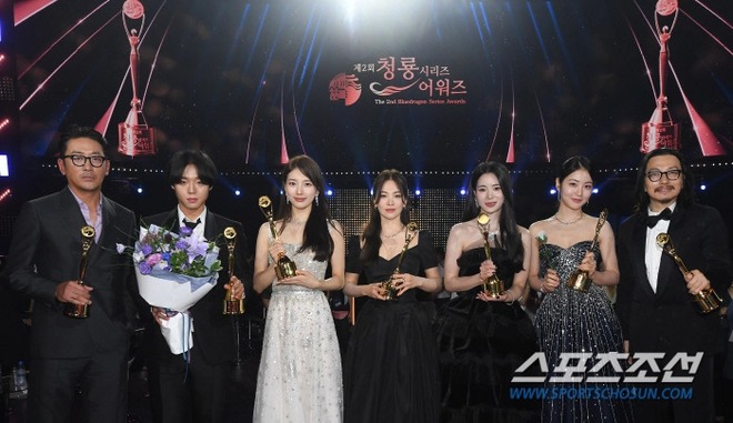 Bức ảnh tinh hoa hội tụ ở Rồng Xanh: Song Hye Kyo lép vế chiều cao trước Suzy - Lim Ji Yeon nhưng có bị lu mờ nhan sắc? - Ảnh 4.