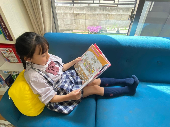 Em bé 6 tuổi ước dành 24 giờ mỗi ngày để đọc sách vì ngủ thật lãng phí thời gian - Ảnh 6.