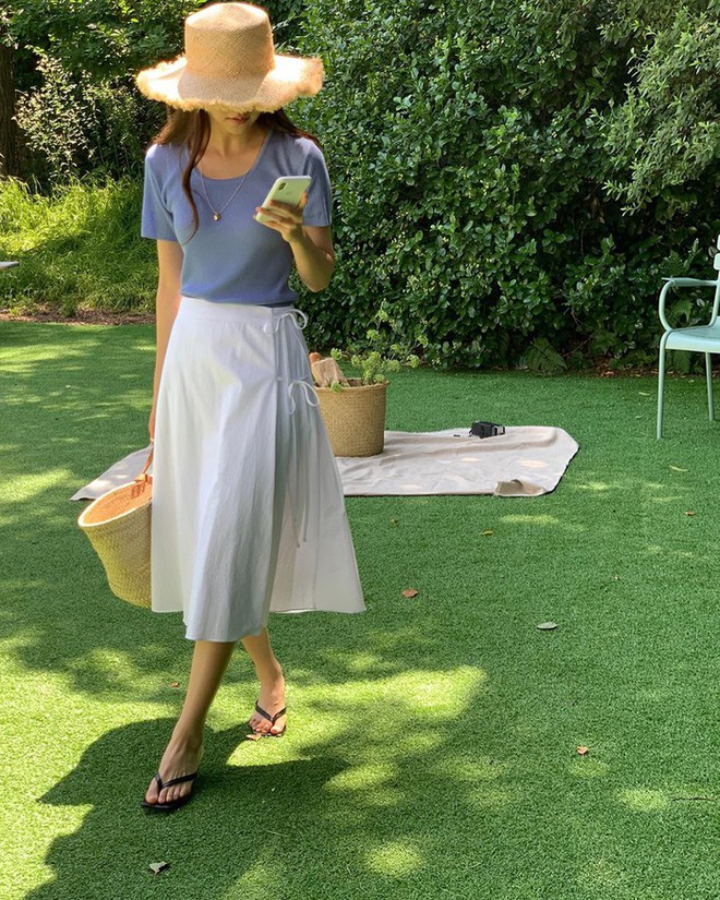 Kh&ocirc;ng phải ch&acirc;n v&aacute;y đen, ch&acirc;n v&aacute;y trắng mới l&agrave; xu hướng h&egrave; năm nay - Ảnh 7.