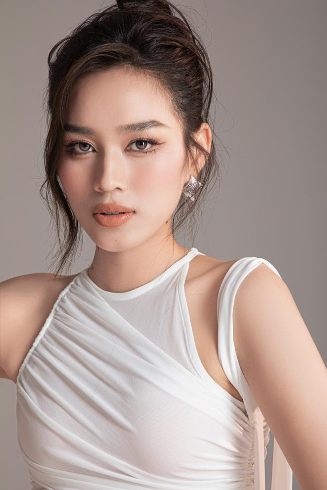 Hoa hậu Đỗ Thị H&agrave; khoe nhan sắc ngọt ng&agrave;o, ch&acirc;n d&agrave;i 1m11 trong bộ ảnh sinh nhật tuổi 22 - Ảnh 8.