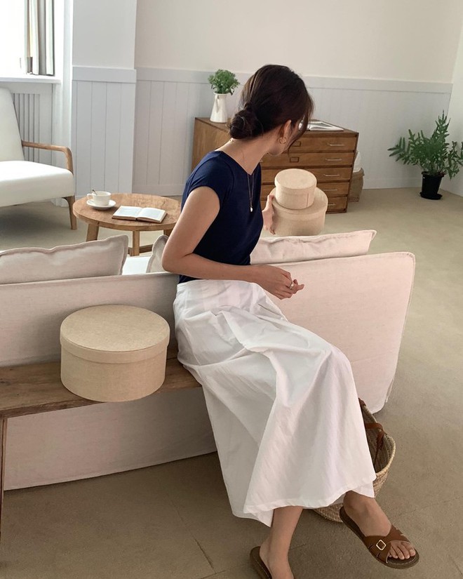 Kh&ocirc;ng phải ch&acirc;n v&aacute;y đen, ch&acirc;n v&aacute;y trắng mới l&agrave; xu hướng h&egrave; năm nay - Ảnh 6.