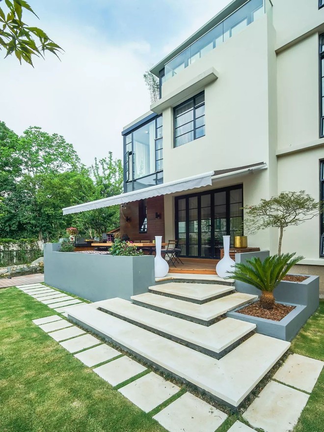 Rời th&agrave;nh phố về ngoại &ocirc; x&acirc;y nh&agrave; vườn rộng 1.000m2 với bể bơi v&agrave; c&acirc;y xanh - Ảnh 1.