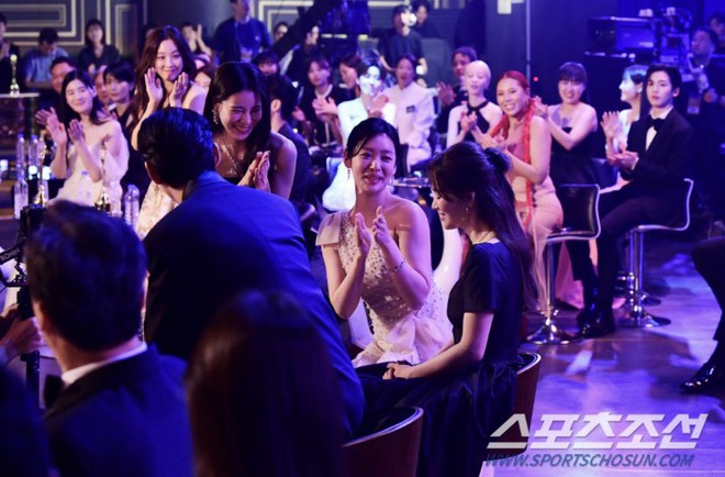 Clip zoom cận mạnh ai nấy đẹp của d&agrave;n sao The Glory ở Rồng Xanh: Song Hye Kyo - Lim Ji Yeon phải e d&egrave; mỹ nh&acirc;n n&agrave;y - Ảnh 7.