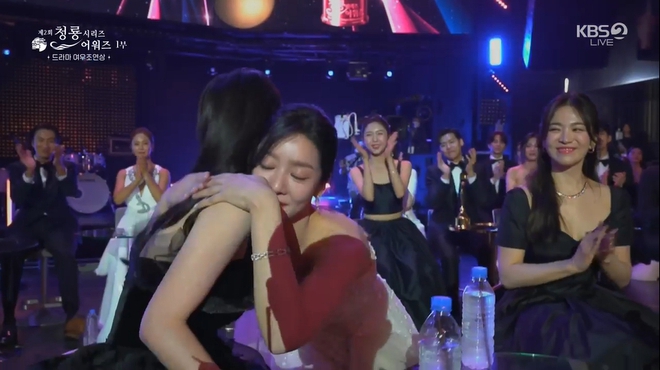 Clip zoom cận mạnh ai nấy đẹp của d&agrave;n sao The Glory ở Rồng Xanh: Song Hye Kyo - Lim Ji Yeon phải e d&egrave; mỹ nh&acirc;n n&agrave;y - Ảnh 8.