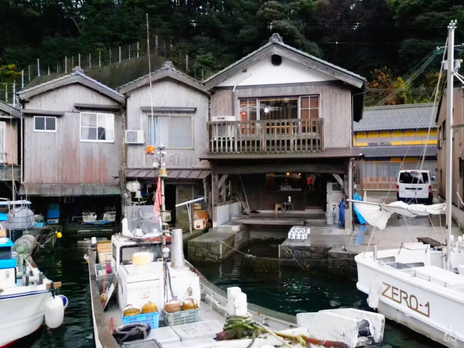 Vẻ đẹp làng chài với những ngôi nhà thuyền độc đáo, nơi lý tưởng để sống chậm ở Nhật Bản - Ảnh 5.
