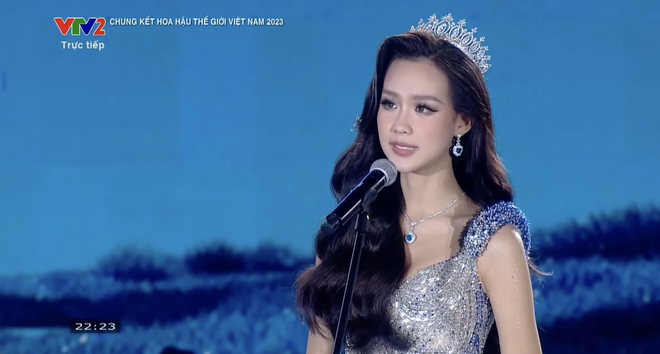 Bảo Ngọc bất ngờ đòi lại vương miện Á hậu, rơi nước mắt nói lời xin lỗi ngay tại đêm Chung kết Miss World Vietnam 2023 - Ảnh 2.
