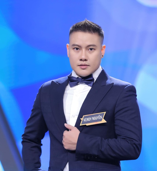 Anh ch&agrave;ng điển trai l&ecirc;n Người Ấy L&agrave; Ai từng l&agrave; một c&ocirc; g&aacute;i, ảnh 10 năm trước g&acirc;y bất ngờ - Ảnh 1.