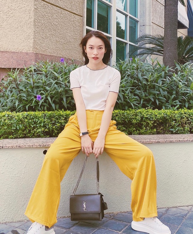 Diện &aacute;o thun thanh lịch như MC Kh&aacute;nh Vy - Ảnh 8.