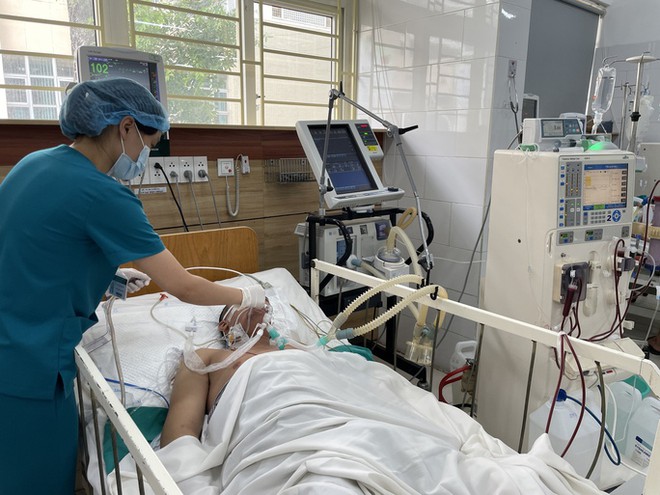 Nam, nữ thanh ni&ecirc;n nguy kịch do ngộ độc thuốc l&aacute; điện tử trộn ma tu&yacute; mới - Ảnh 1.