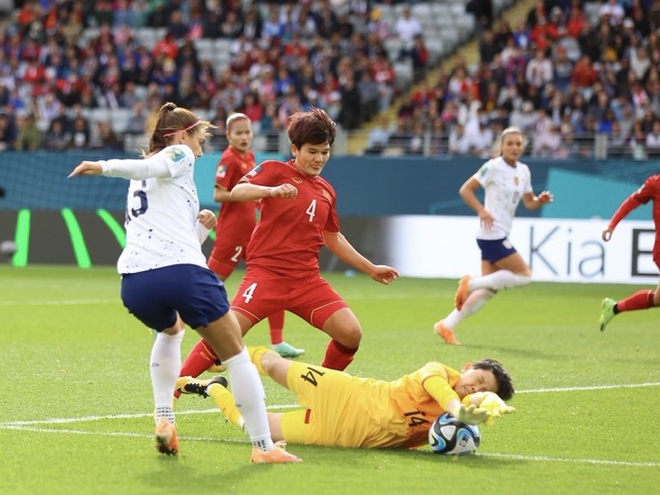 Hoan hô thủ môn Kim Thanh, xuất sắc cản phá penalty giúp đội tuyển nữ Việt Nam thoát bàn thua - Ảnh 7.