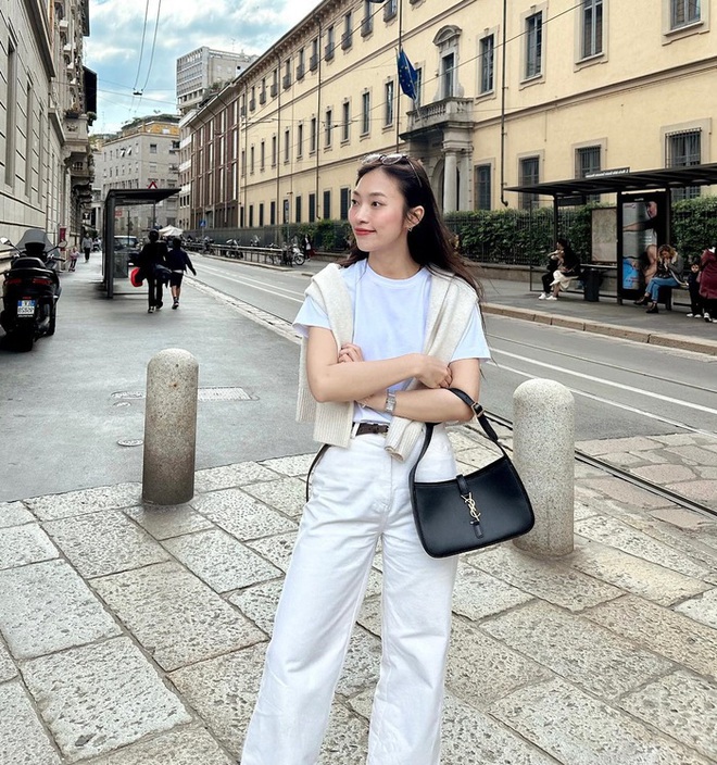 Diện &aacute;o thun thanh lịch như MC Kh&aacute;nh Vy - Ảnh 2.