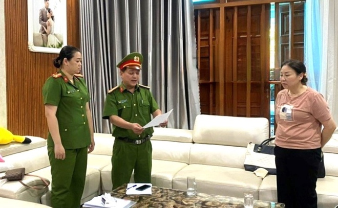 Bắt giam nữ qu&aacute;i lừa đấu gi&aacute; đất, chiếm đoạt tiền tỷ - Ảnh 1.