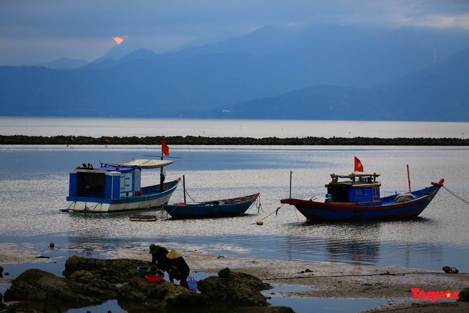 Ngắm ho&agrave;ng h&ocirc;n l&atilde;ng mạn b&ecirc;n bờ s&ocirc;ng H&agrave;n - Ảnh 13.