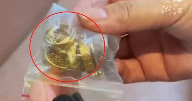 T&igrave;m thấy k&eacute;t sắt b&iacute; mật của chủ nh&agrave; cũ đ&atilde; qua đời, h&agrave;nh động của c&ocirc; g&aacute;i g&acirc;y x&uacute;c động - Ảnh 1.