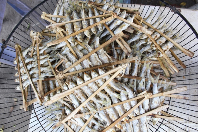 Đ&ecirc;́n Bắc Kạn thưởng thức đặc sản cá nướng Pác Ngòi d&acirc;n dã, đ&acirc;̣m vị núi rừng - Ảnh 2.