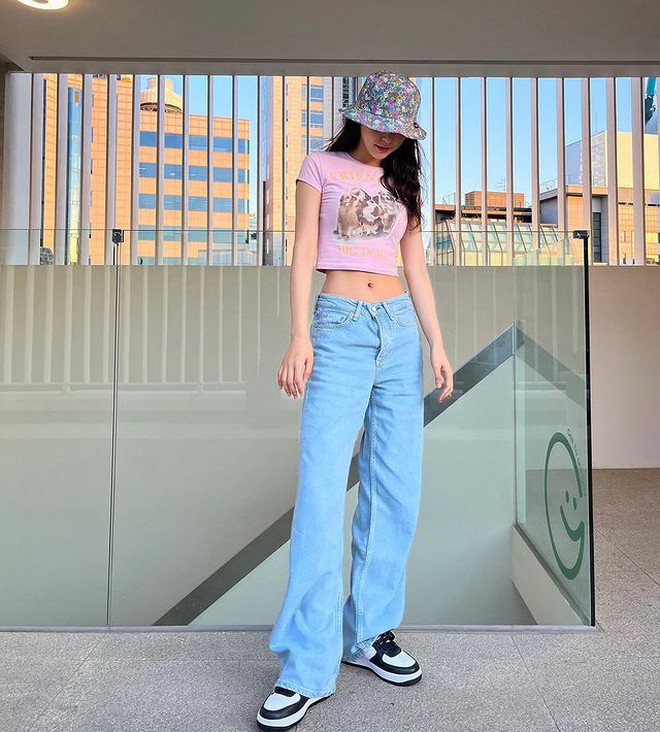 Muốn mặc đẹp như hội sành điệu Kpop mà lại tiết kiệm, nàng nên tậu 5 món đồ đang sale đẫm này - Ảnh 1.