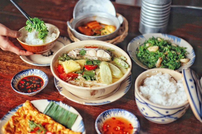 Người Việt có 2 thói quen khi ăn cơm dễ gây thừa muối, tăng nguy cơ suy tim, suy thận - Ảnh 2.